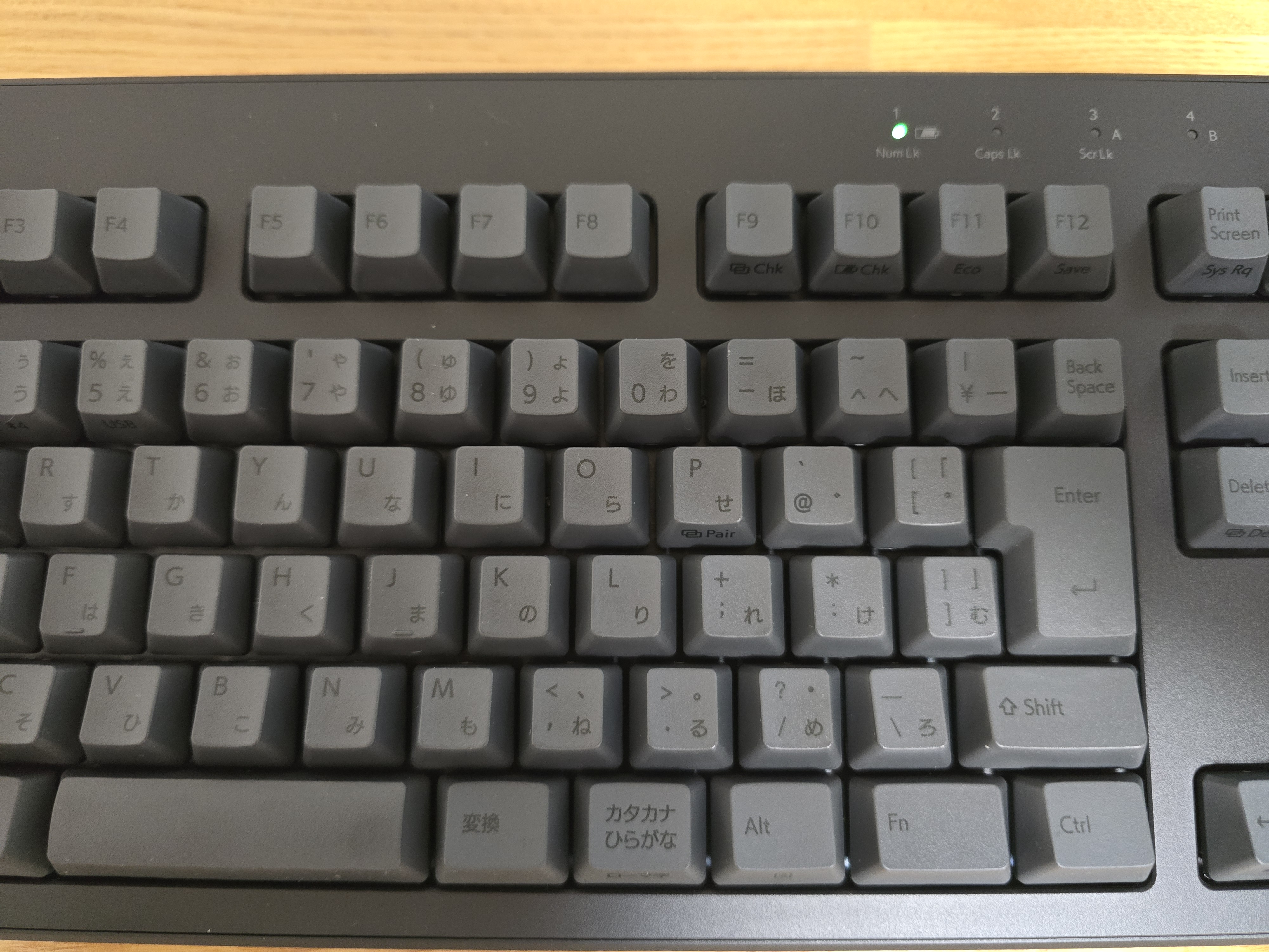 緑に光っているのがNumLock RealForceの写真